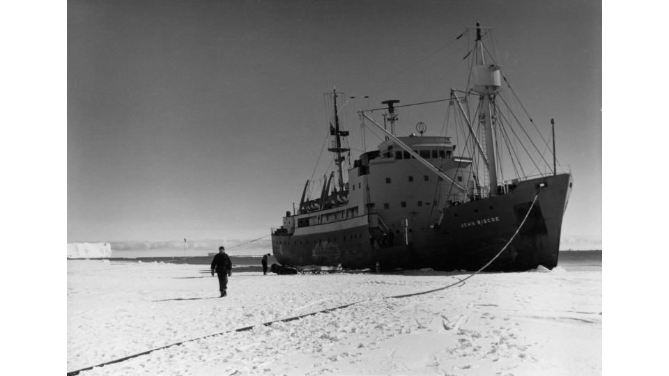R R S John Biscoe, oﬀ Halley Bay